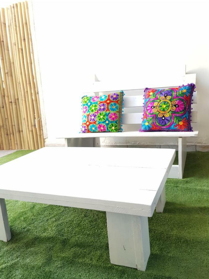 Stylish Apartment With A Patio Close To The Beach Эйлат Экстерьер фото